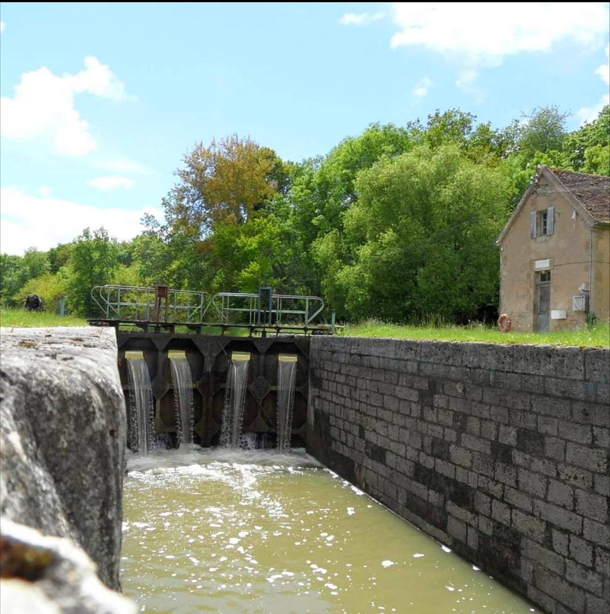 Gite Le Delice Tannay (Nievre) Exterior foto